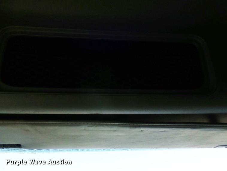 image for item J5452 2006 Freightliner Columbia semi truck