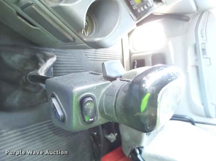 image for item J5452 2006 Freightliner Columbia semi truck