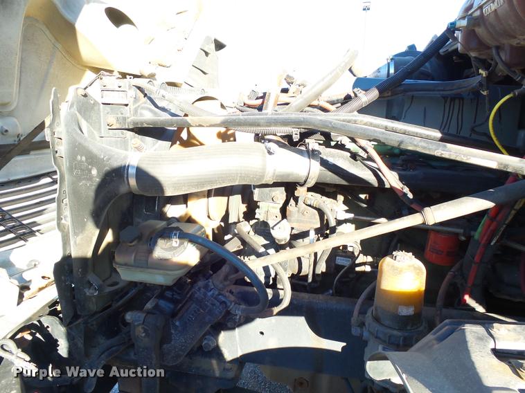 image for item J5452 2006 Freightliner Columbia semi truck