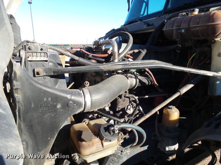 image for item J5452 2006 Freightliner Columbia semi truck