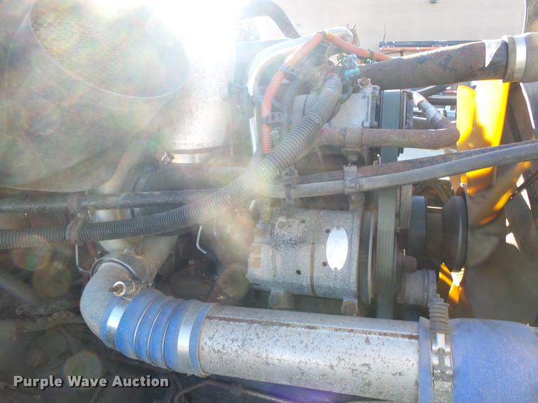 image for item J5452 2006 Freightliner Columbia semi truck