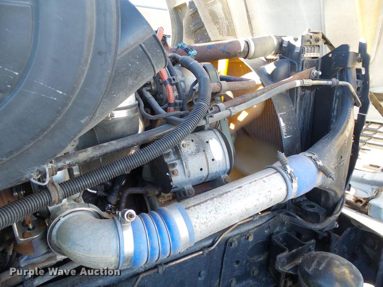 image for item J5452 2006 Freightliner Columbia semi truck