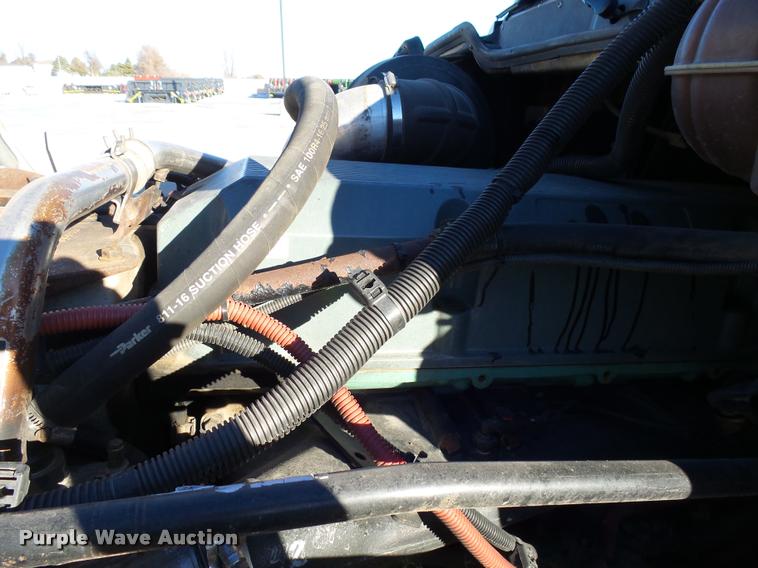 image for item J5452 2006 Freightliner Columbia semi truck