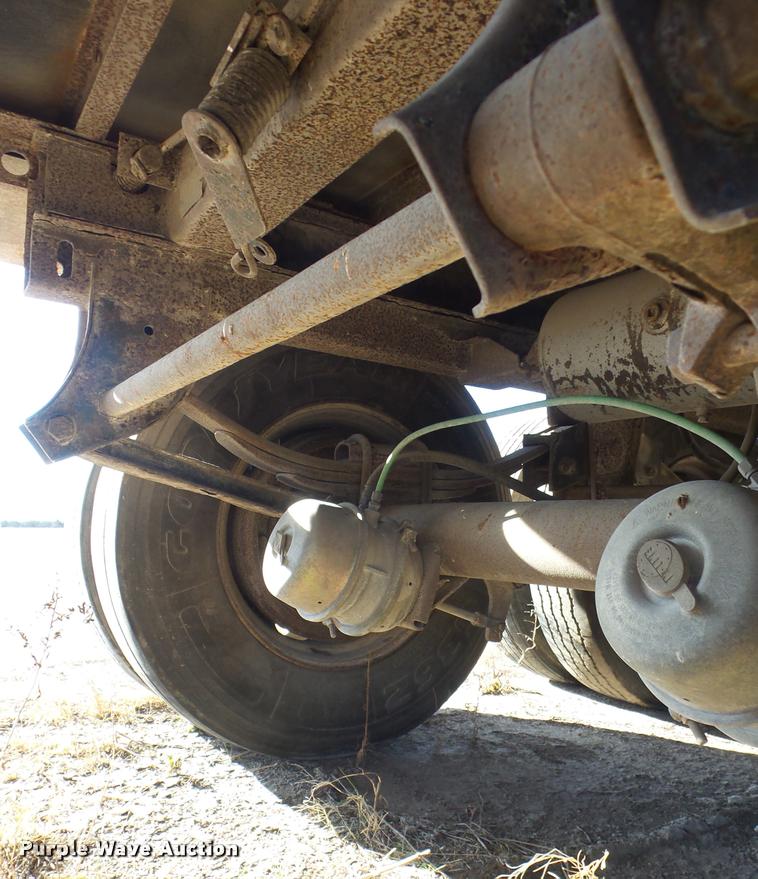 image for item J8667 1994 Utility V52R refrigerated van trailer