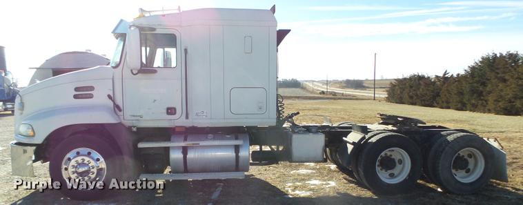 image for item L4224 2001 Mack CX613 Vision semi truck