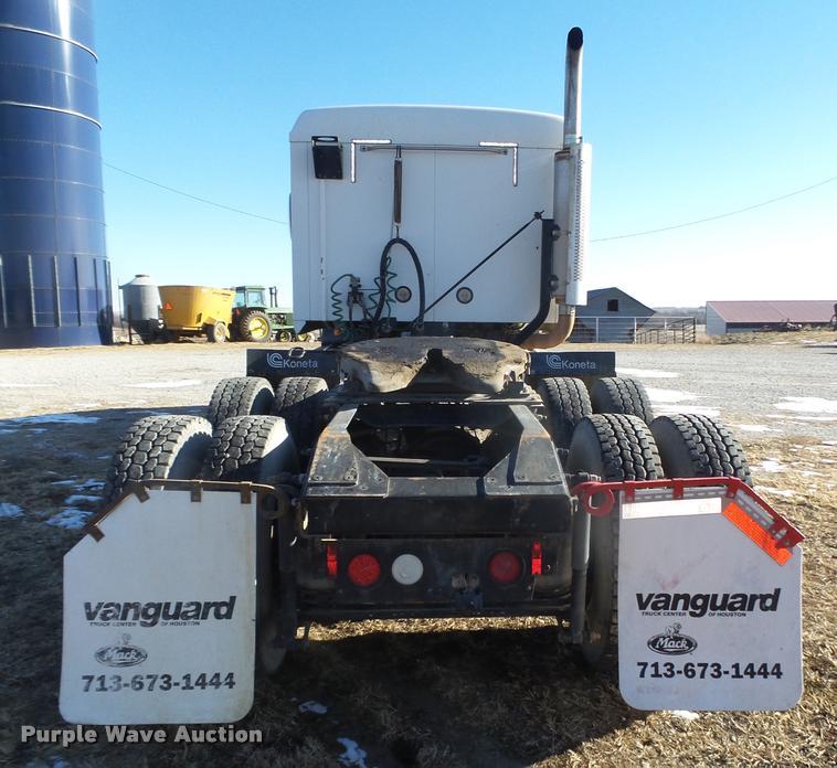 image for item L4224 2001 Mack CX613 Vision semi truck