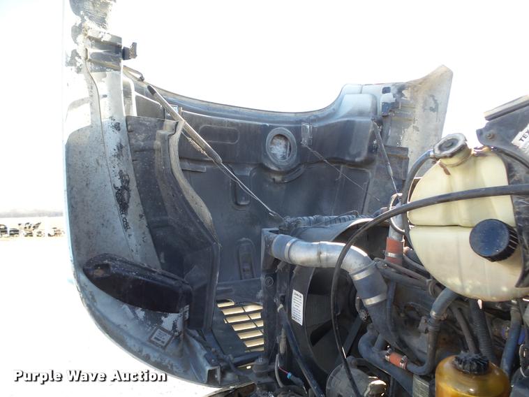 image for item L4224 2001 Mack CX613 Vision semi truck