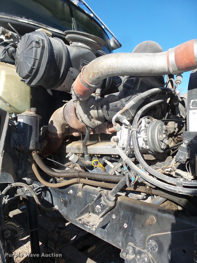 image for item L4224 2001 Mack CX613 Vision semi truck