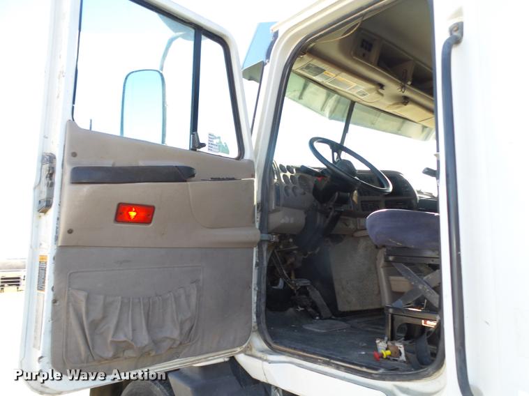 image for item L4224 2001 Mack CX613 Vision semi truck