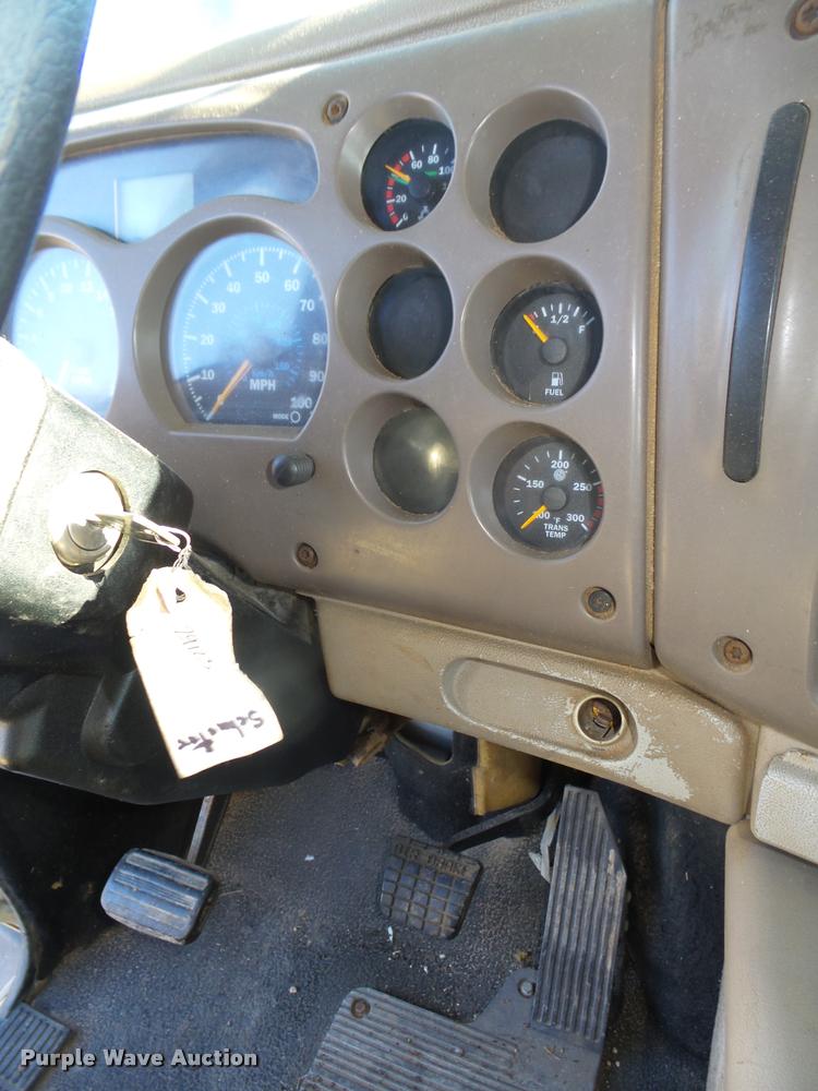 image for item L4224 2001 Mack CX613 Vision semi truck