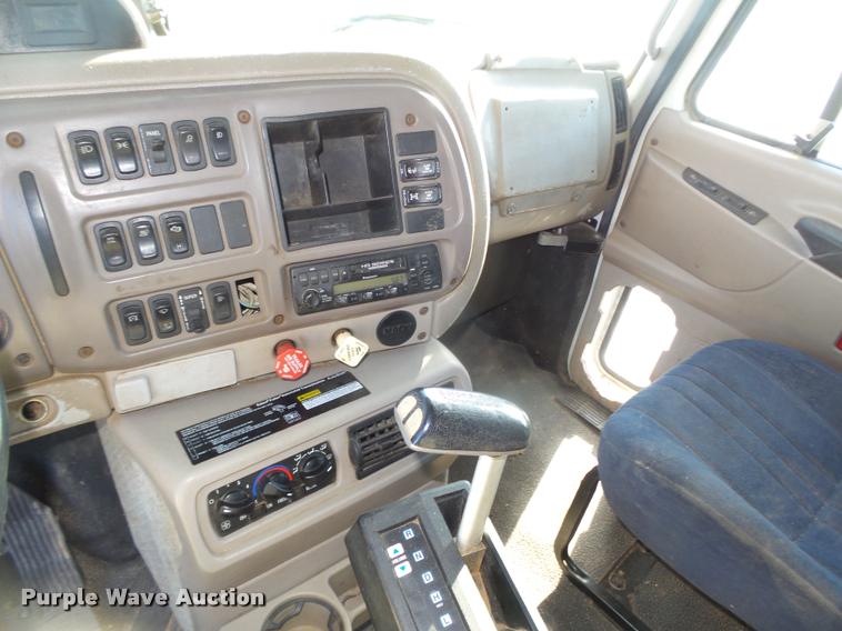 image for item L4224 2001 Mack CX613 Vision semi truck