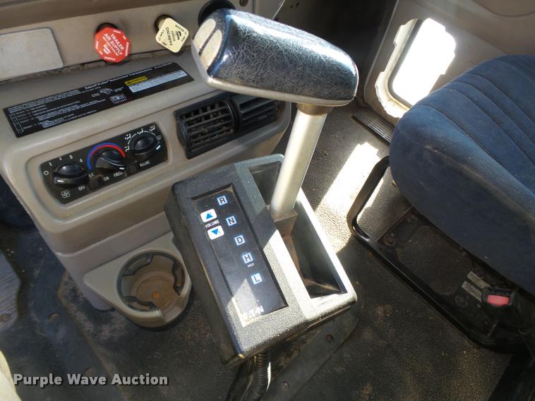 image for item L4224 2001 Mack CX613 Vision semi truck