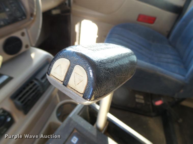 image for item L4224 2001 Mack CX613 Vision semi truck