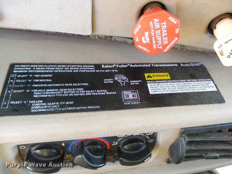 image for item L4224 2001 Mack CX613 Vision semi truck