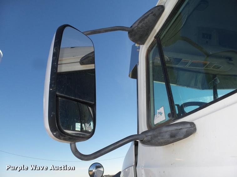 image for item L4224 2001 Mack CX613 Vision semi truck