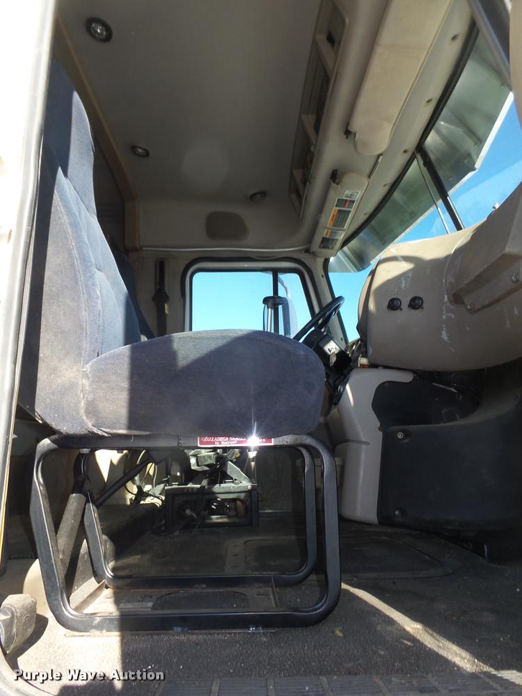 image for item L4224 2001 Mack CX613 Vision semi truck