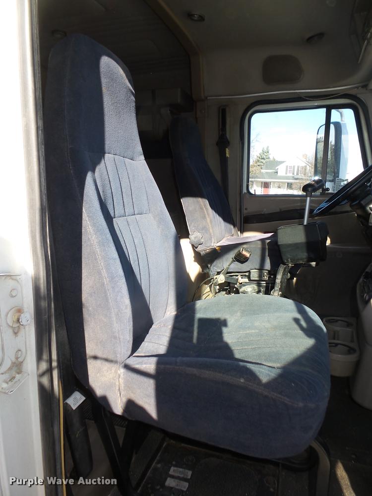 image for item L4224 2001 Mack CX613 Vision semi truck