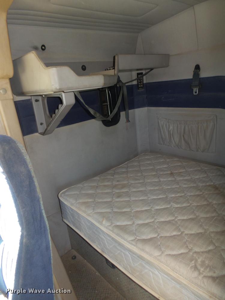 image for item L4224 2001 Mack CX613 Vision semi truck