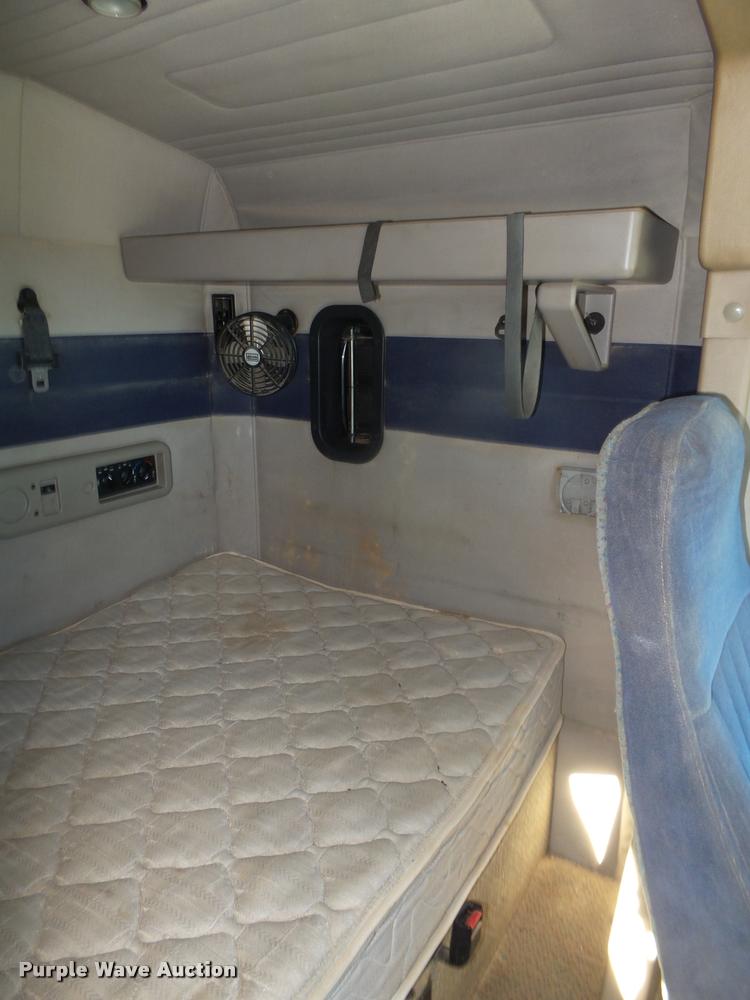 image for item L4224 2001 Mack CX613 Vision semi truck