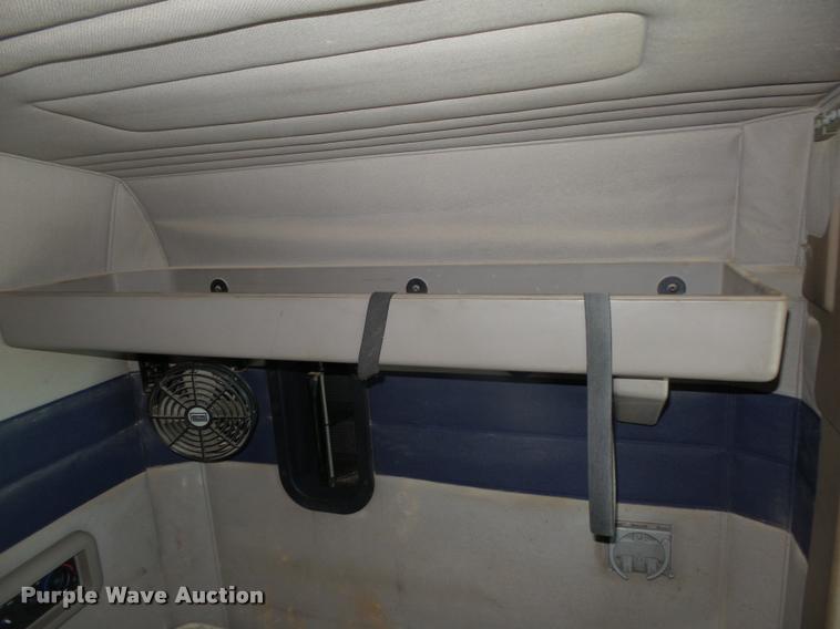 image for item L4224 2001 Mack CX613 Vision semi truck