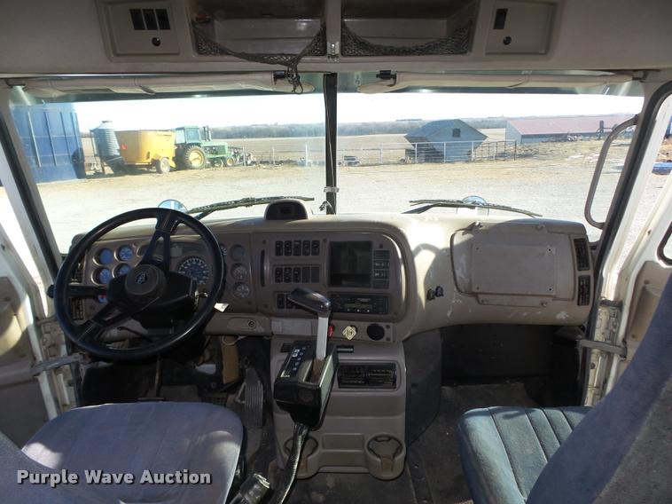 image for item L4224 2001 Mack CX613 Vision semi truck