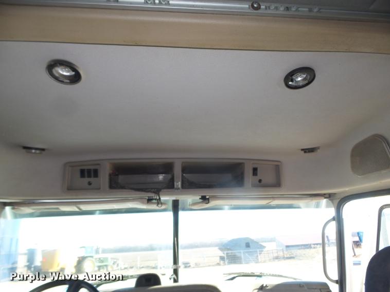 image for item L4224 2001 Mack CX613 Vision semi truck