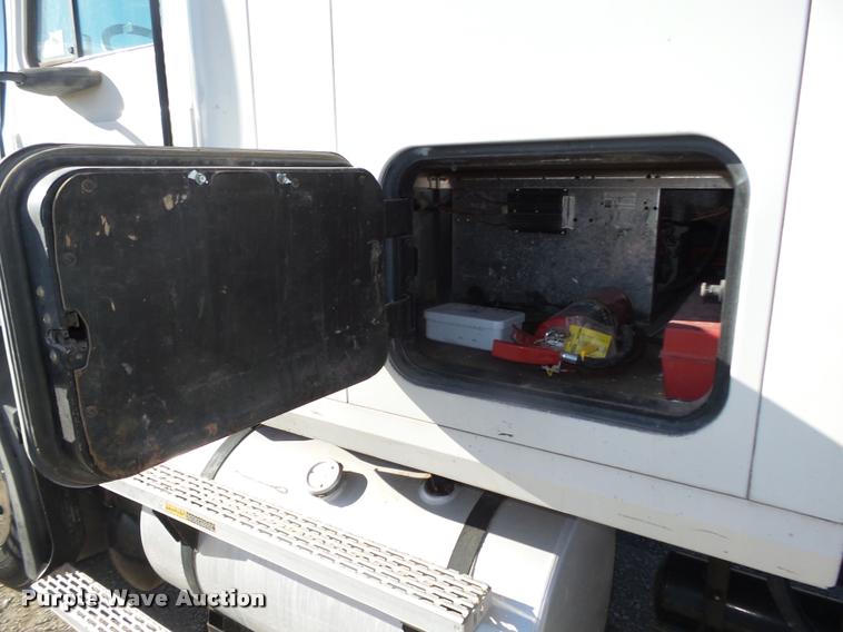 image for item L4224 2001 Mack CX613 Vision semi truck