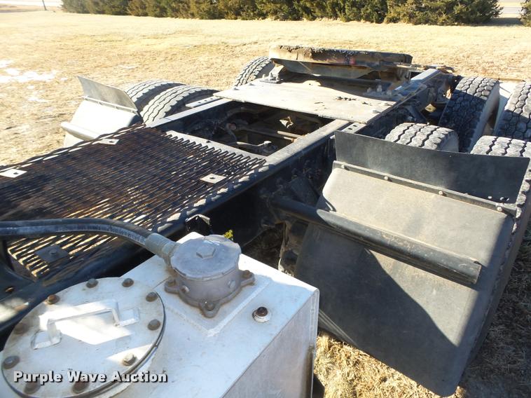 image for item L4224 2001 Mack CX613 Vision semi truck