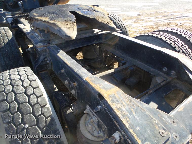 image for item L4224 2001 Mack CX613 Vision semi truck