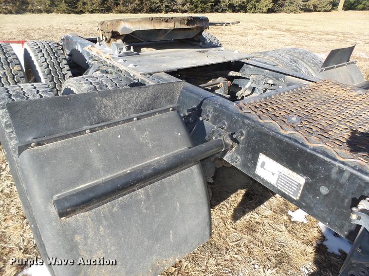 image for item L4224 2001 Mack CX613 Vision semi truck