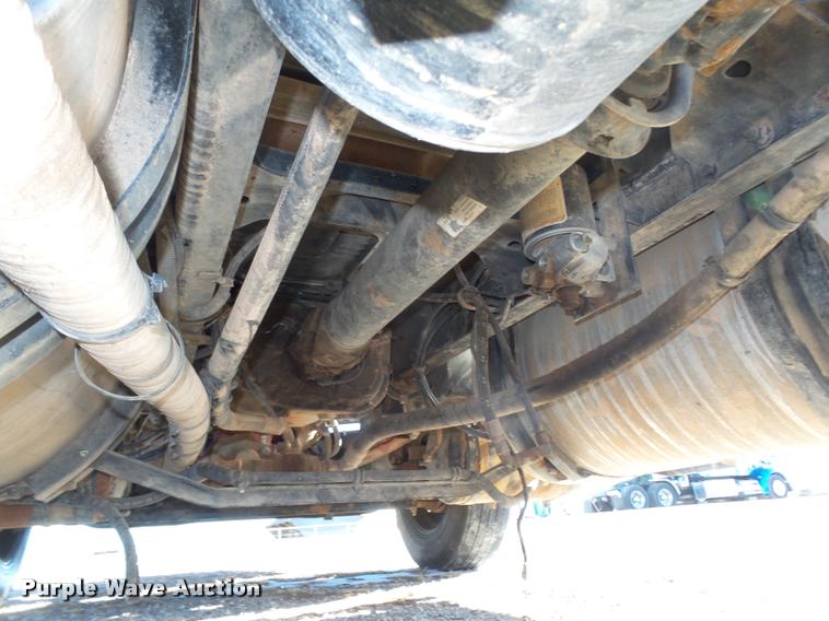 image for item L4224 2001 Mack CX613 Vision semi truck