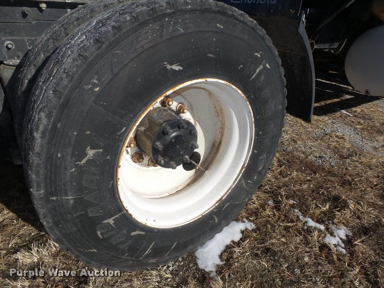 image for item L4224 2001 Mack CX613 Vision semi truck