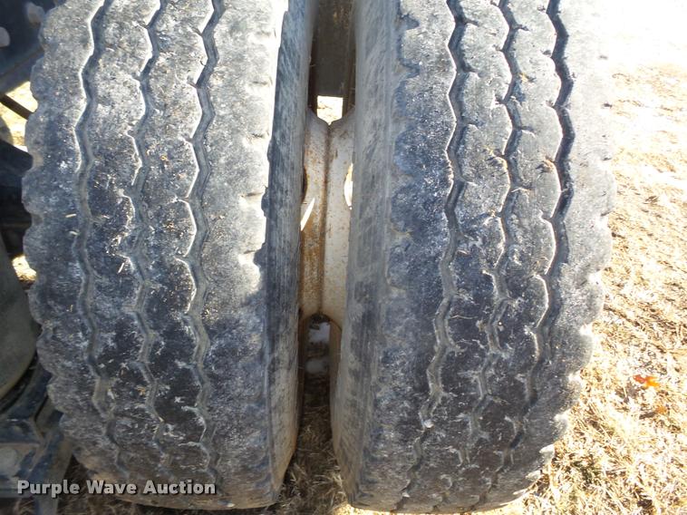 image for item L4224 2001 Mack CX613 Vision semi truck