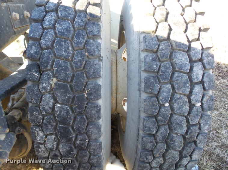 image for item L4224 2001 Mack CX613 Vision semi truck