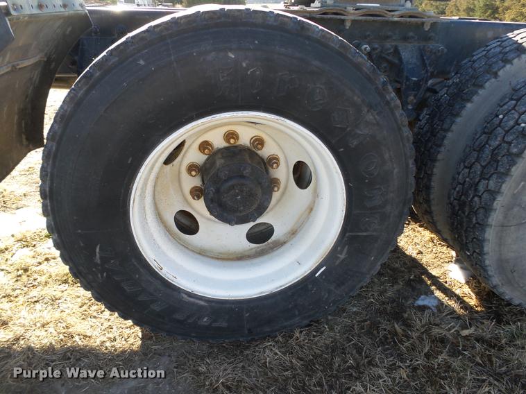 image for item L4224 2001 Mack CX613 Vision semi truck