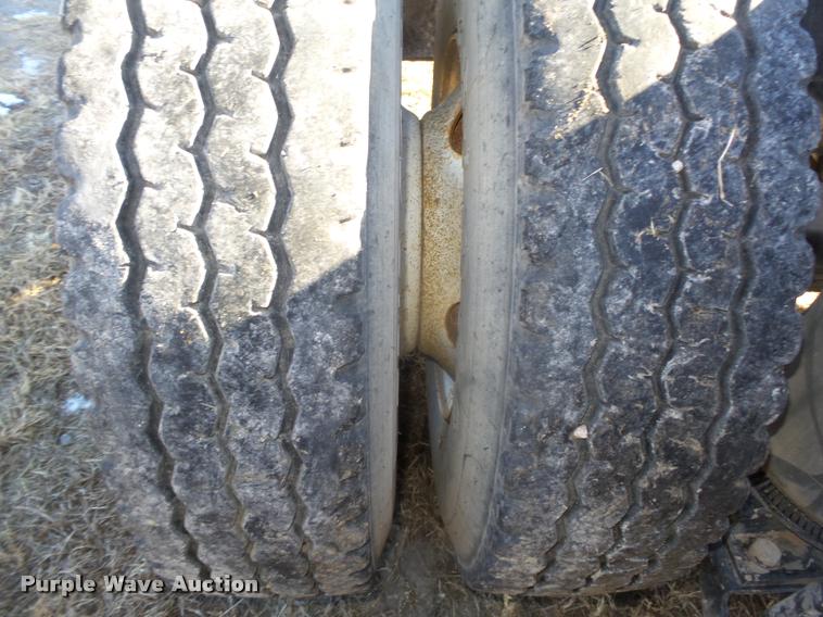 image for item L4224 2001 Mack CX613 Vision semi truck