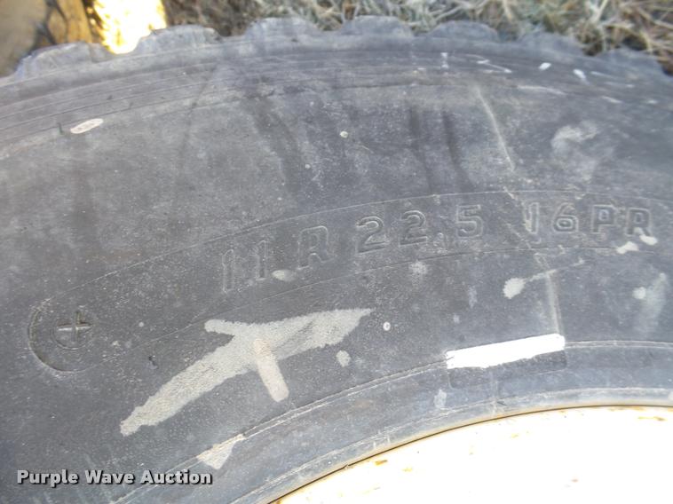 image for item L4224 2001 Mack CX613 Vision semi truck