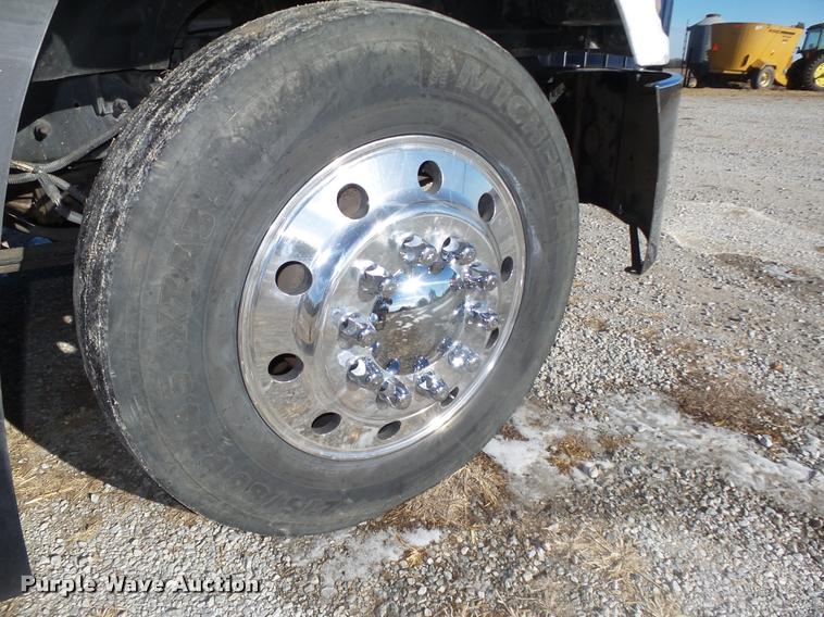 image for item L4224 2001 Mack CX613 Vision semi truck