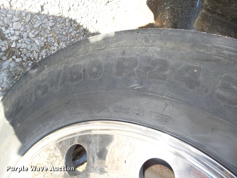 image for item L4224 2001 Mack CX613 Vision semi truck