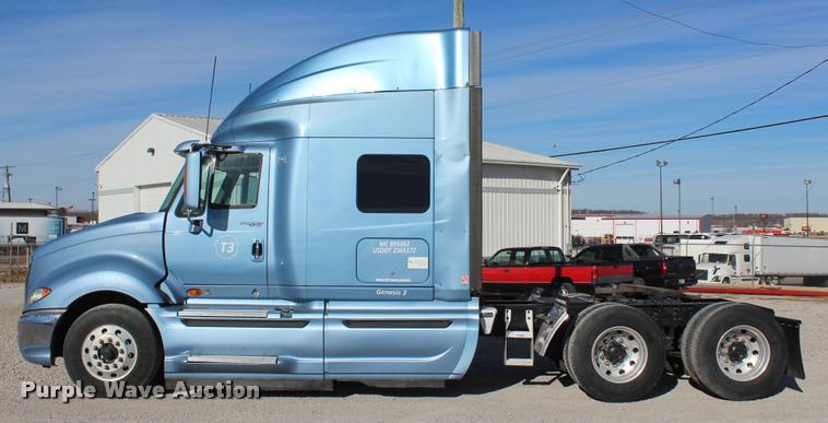 image for item L4945 2010 International ProStar Eagle semi truck