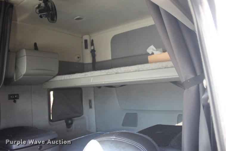 image for item L4945 2010 International ProStar Eagle semi truck