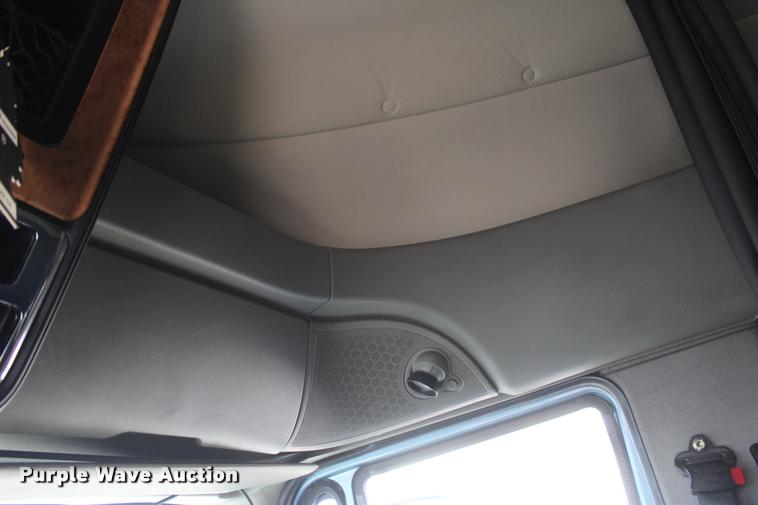 image for item L4945 2010 International ProStar Eagle semi truck