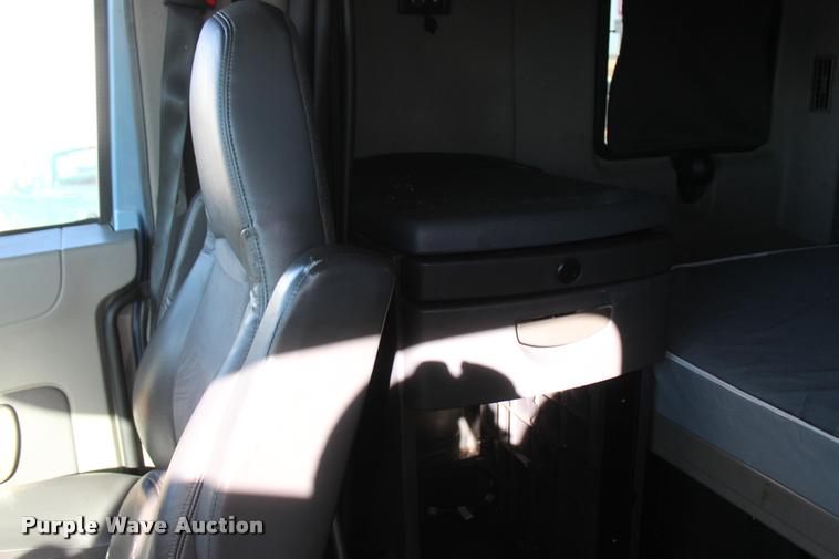 image for item L4945 2010 International ProStar Eagle semi truck