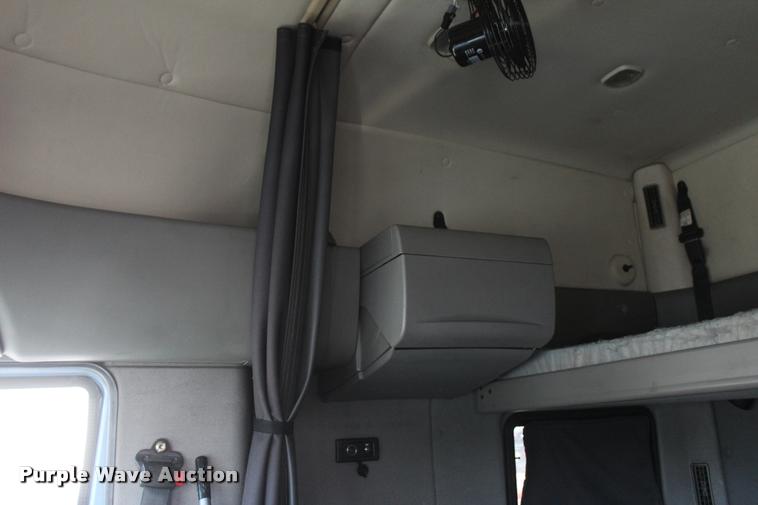 image for item L4945 2010 International ProStar Eagle semi truck