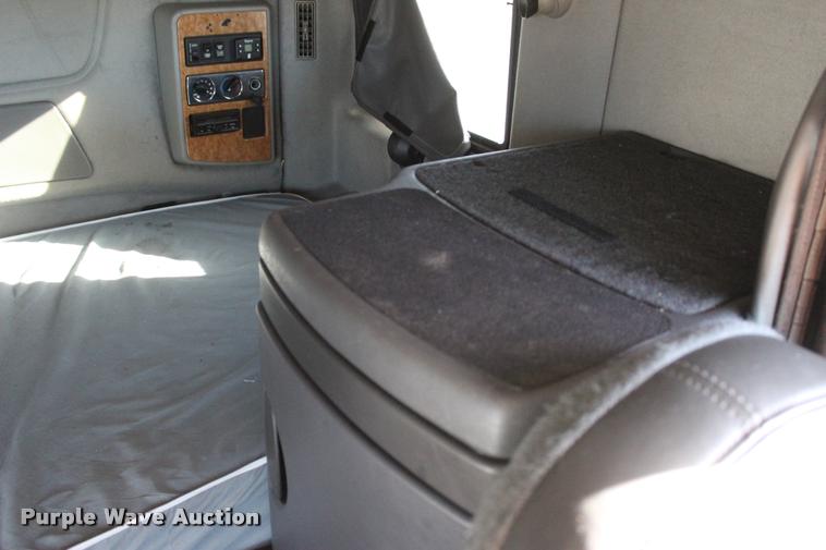 image for item L4945 2010 International ProStar Eagle semi truck