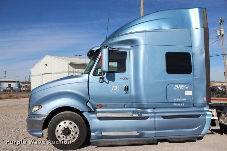 image for item L4945 2010 International ProStar Eagle semi truck