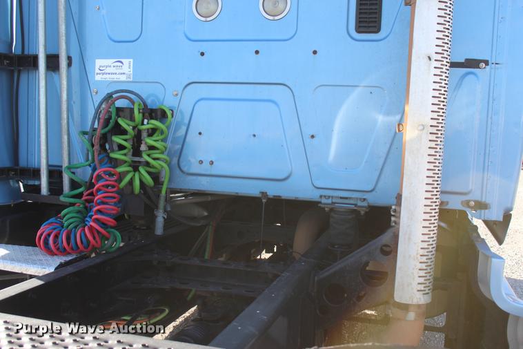 image for item L4945 2010 International ProStar Eagle semi truck