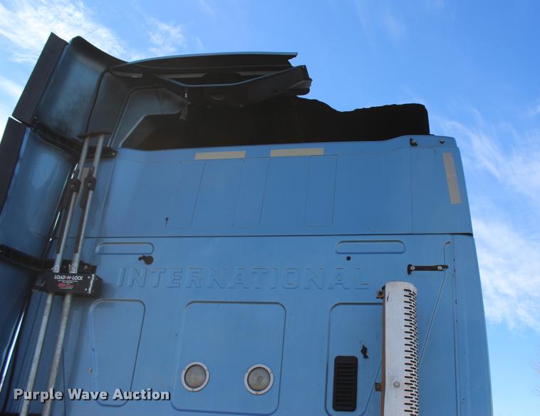 image for item L4945 2010 International ProStar Eagle semi truck