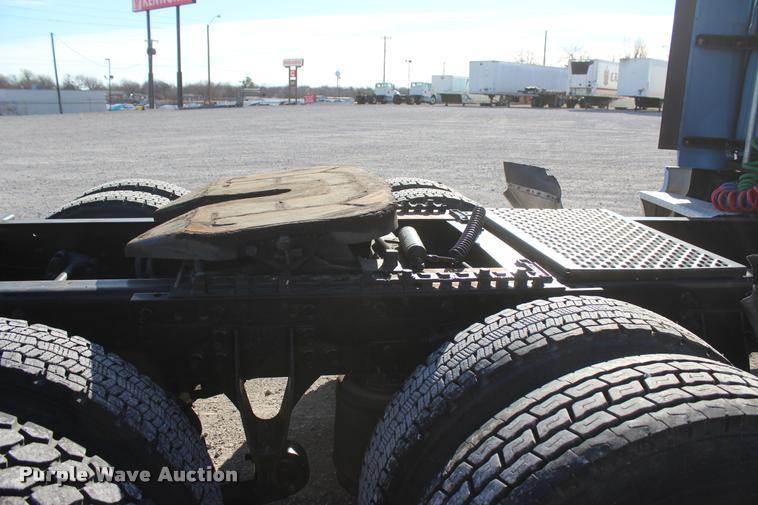 image for item L4945 2010 International ProStar Eagle semi truck