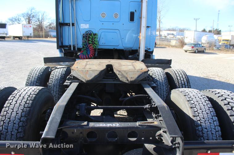 image for item L4945 2010 International ProStar Eagle semi truck